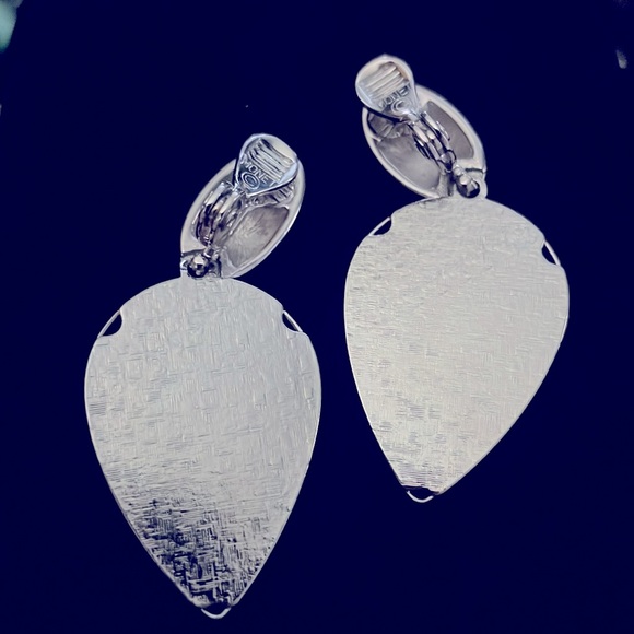Vintage 2” Monet Spearhead Clip-On Earrings in Silver Tone - Picture 4 of 5